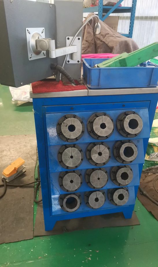 Britop factory workshop: hose crimping machine die bench